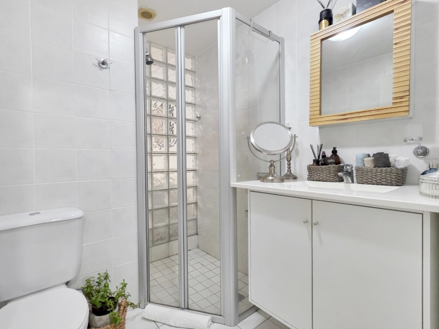 1 Bedroom Property for Sale in Fresnaye Western Cape